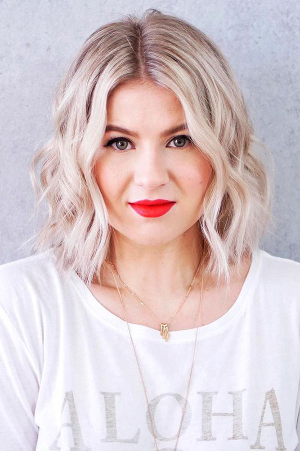 Blonde Medium Hairstyle for Round Faces